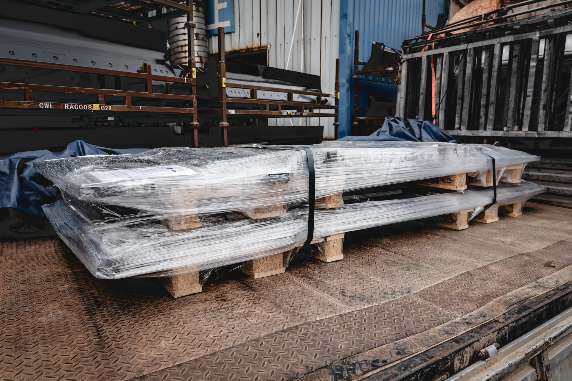 YUNCUT production workshop — steel plate cutting to delivery, full process in-house