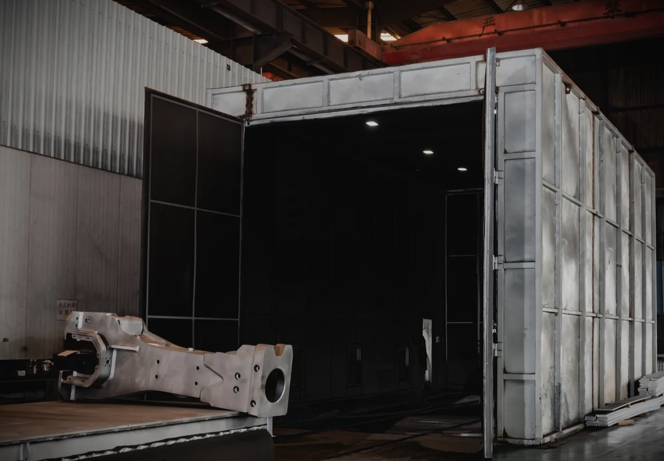 Shot blasting steel plate to Sa2.5 surface standard