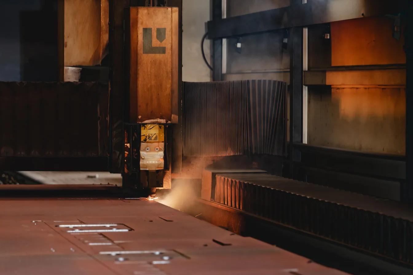 Dimensional tolerance and accuracy inspection on steel plate parts