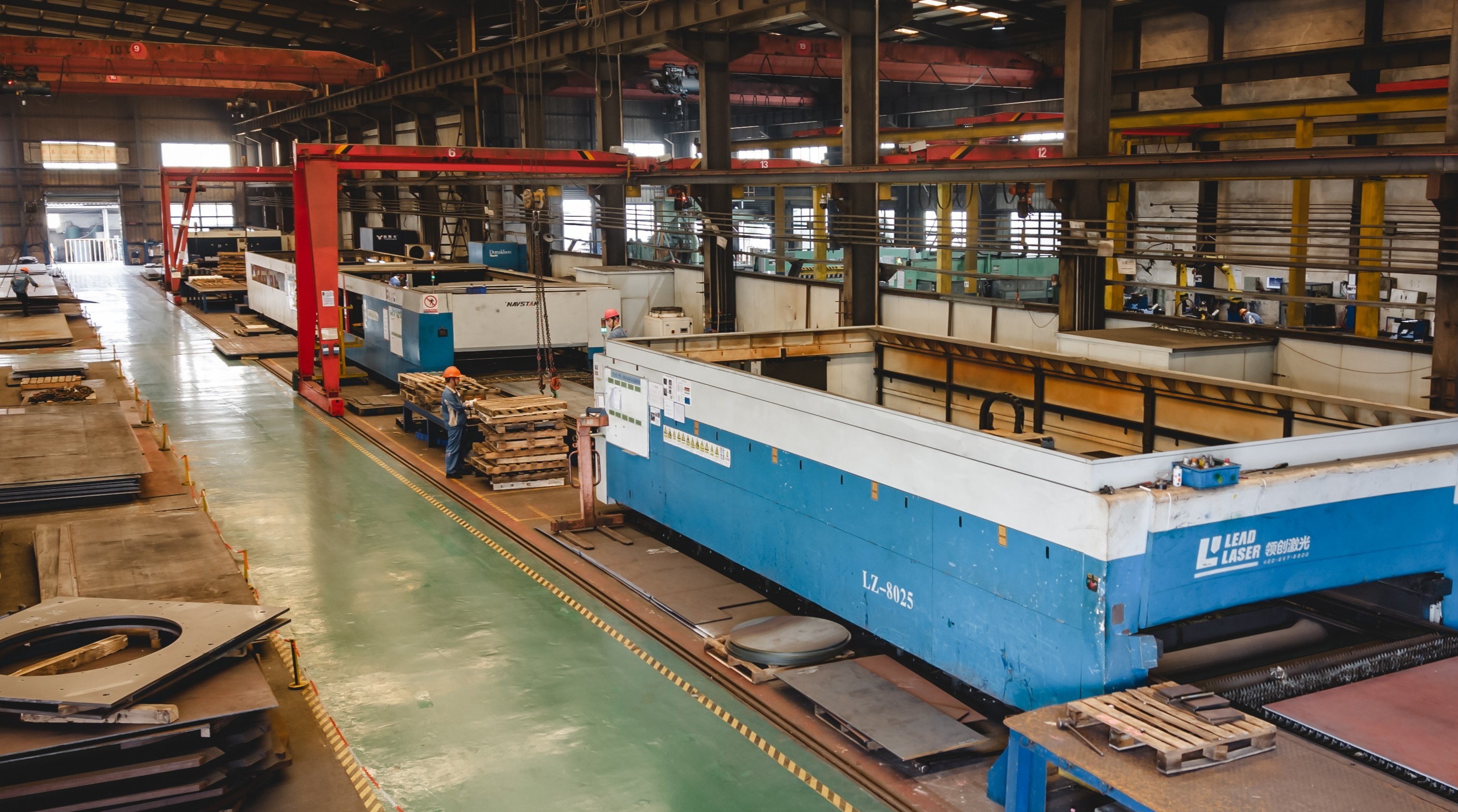 YUNCUT steel plate cutting factory floor — large production facility in China